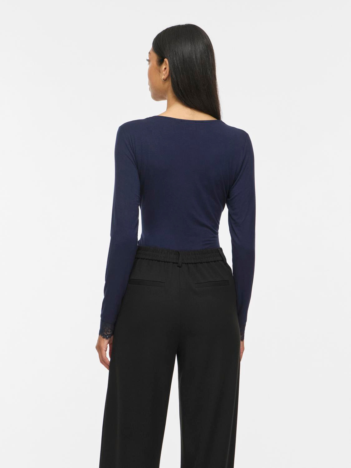 model_shot-back